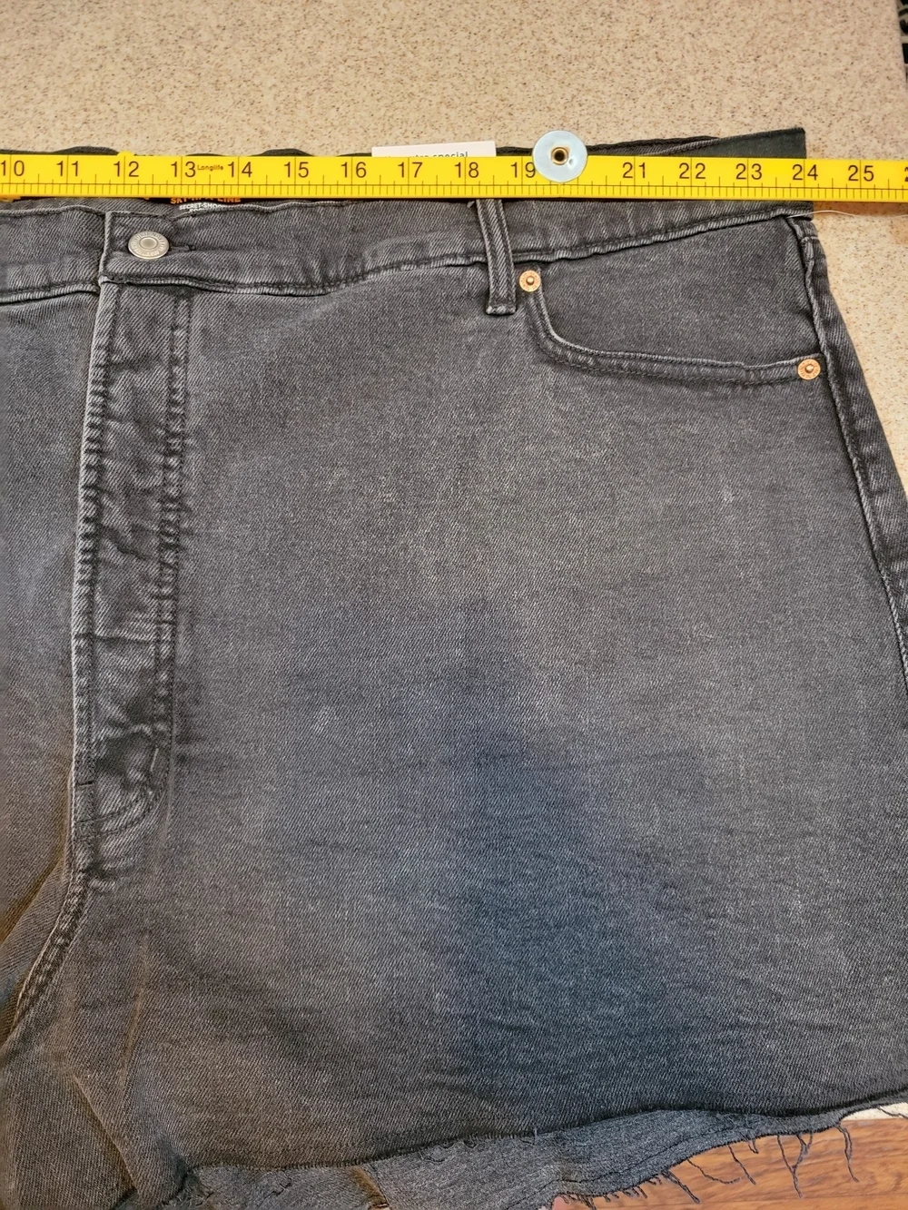 Old Navy Sky-Hi A-Line Black Cutoff Raw Hem Jean Shorts Size 28 Plus